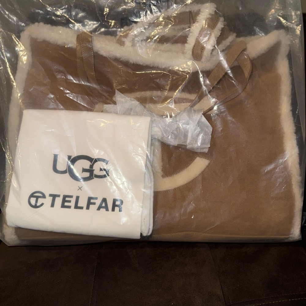 Authentic UGG Telfar Large shopper chestnut & UGG Telfar Logo Mini Lb Fur Boots - Picture 3 of 9